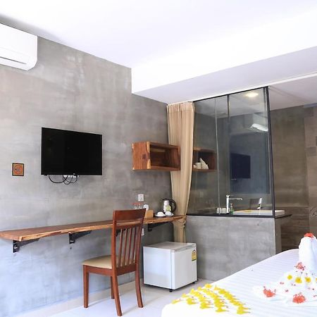 Bk Hotel Phnom Penh Exterior foto