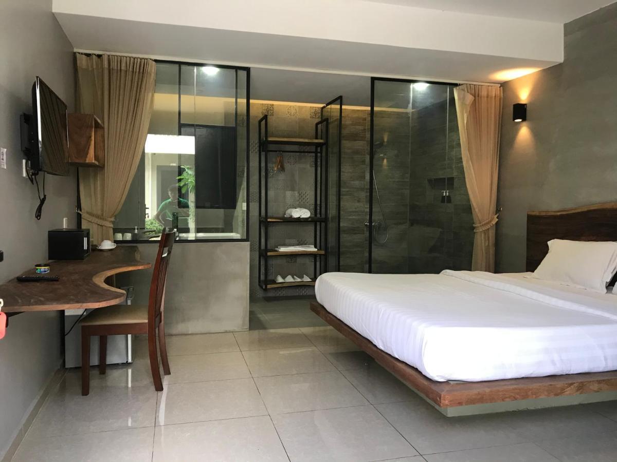 Bk Hotel Phnom Penh Exterior foto