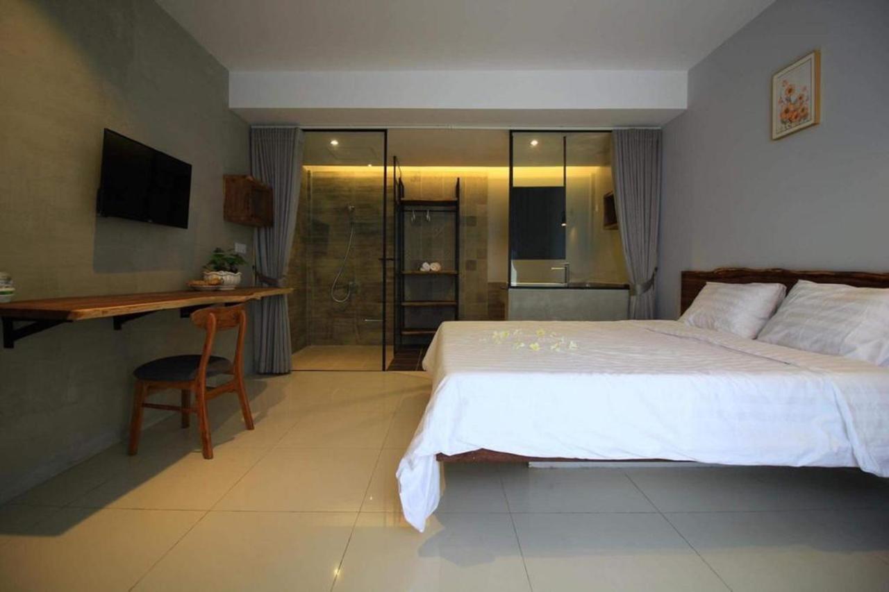Bk Hotel Phnom Penh Exterior foto