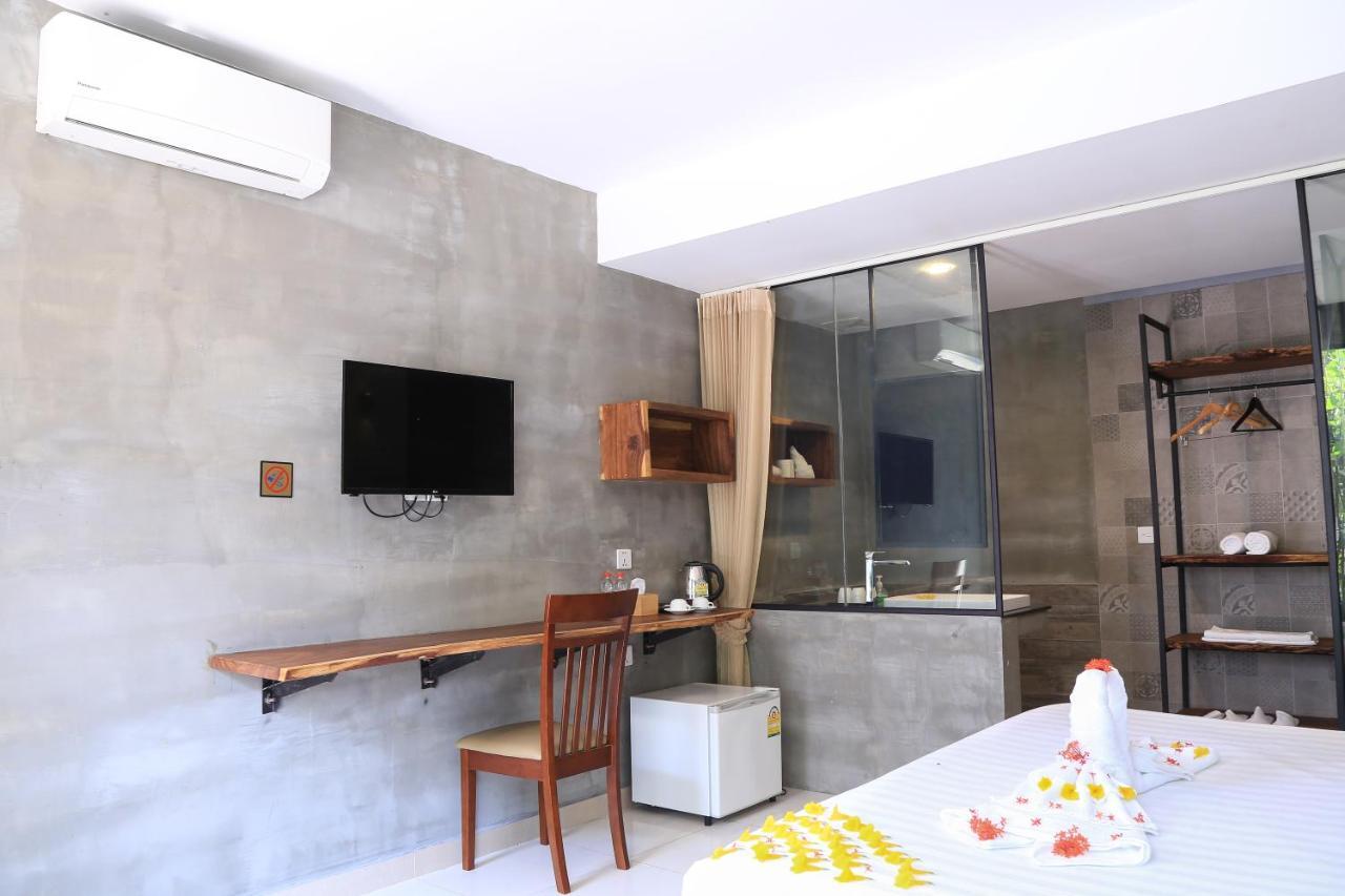 Bk Hotel Phnom Penh Exterior foto