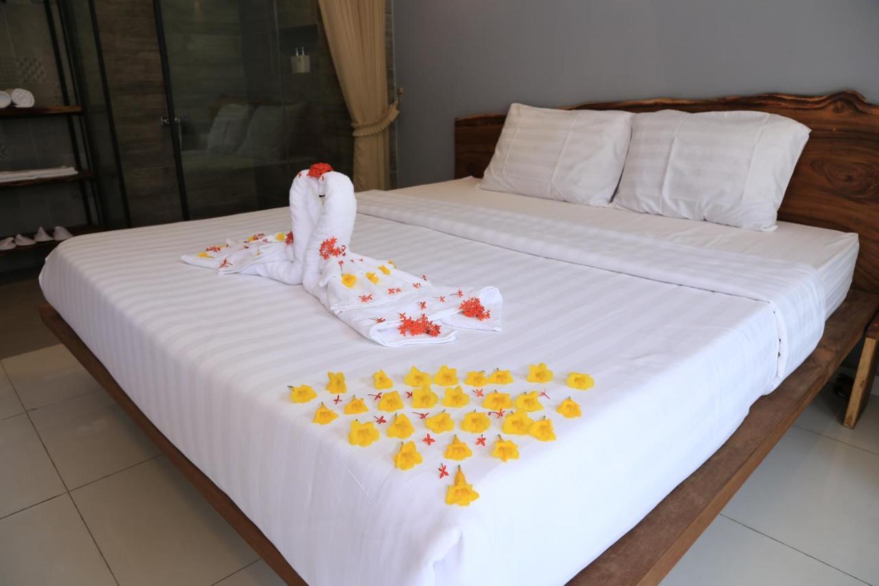 Bk Hotel Phnom Penh Exterior foto